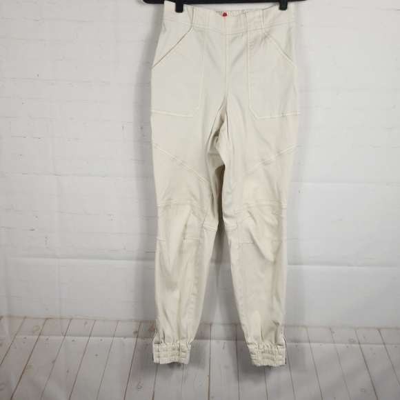 Spanx Stretch Twill Cargo Jogger Pants in Parchment Cream Medium (6-8) - Picture 2 of 10